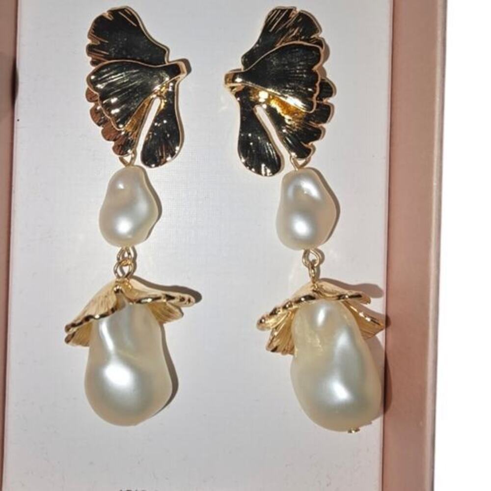 House of Harlow Pearl and Gold Tone‎ Drop Earrings New!